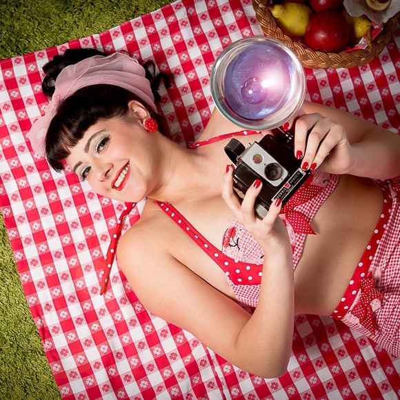 Meet Your Posher, Luna - Picture 3 of 4